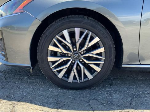 Used 2024 Nissan Altima 2.5 SV FWD image 24