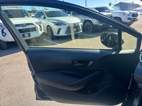 Used 2025 Toyota Corolla LE image 32