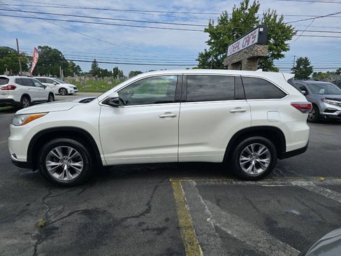 Used 2014 Toyota Highlander Plus FWD image 6