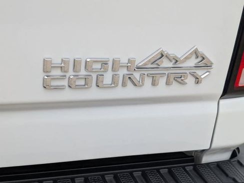 Used 2024 Chevrolet Silverado 2500 High Country w/ Technology Package AWD/4WD image 8
