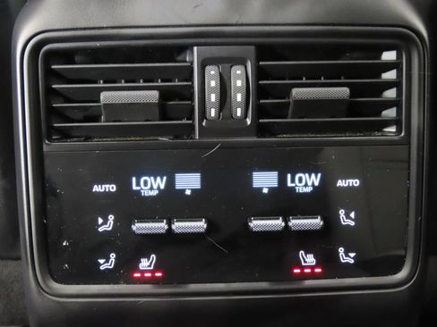 Certified 2025 Porsche Cayenne E-Hybrid AWD/4WD image 35