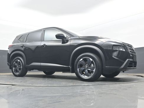 Certified 2024 Nissan Rogue SV image 22