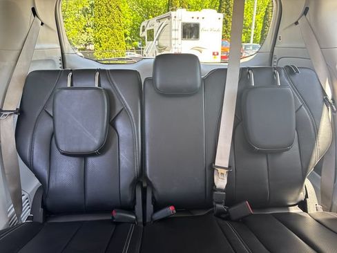 Used 2023 Chrysler Pacifica Touring-L FWD image 10