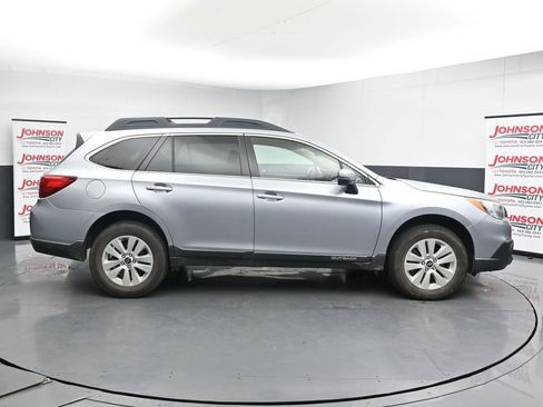 Used 2017 Subaru Outback 2.5i Premium AWD/4WD image 9