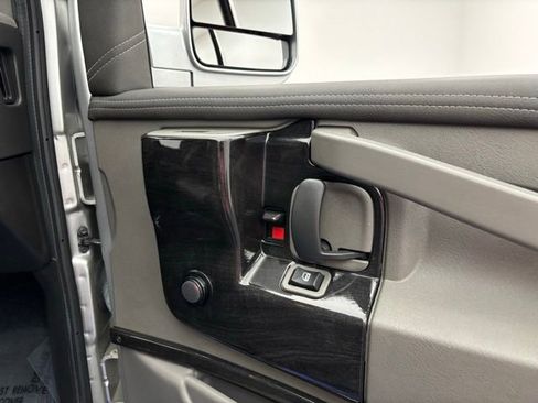 Used 2022 GMC Savana 2500 Extended w/ Enhanced Convenience Package image 24