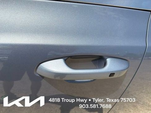 Certified 2025 Kia Telluride LX FWD image 6