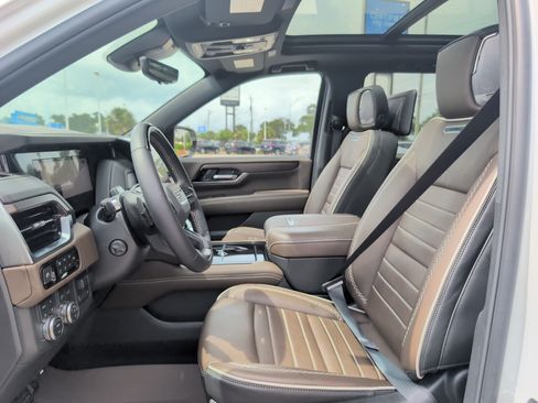 Used 2025 GMC Yukon Denali Ultimate w/ LPO, Floor Liner Package AWD/4WD image 14