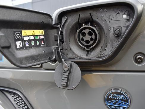 Used 2023 Jeep Wrangler Unlimited Rubicon 4xe w/ Safety Group image 43