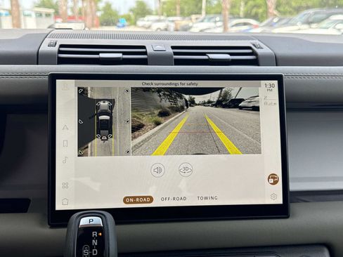 Used 2025 Land Rover Defender 110 X-Dynamic SE image 24