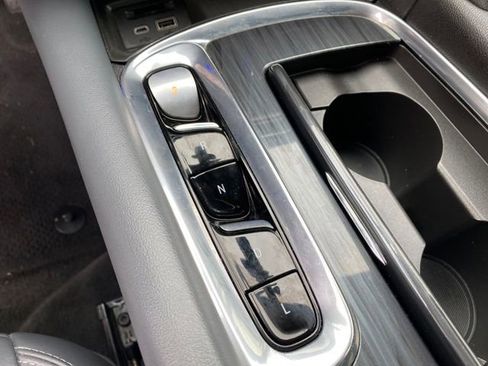 Used 2022 Buick Enclave Essence FWD image 16