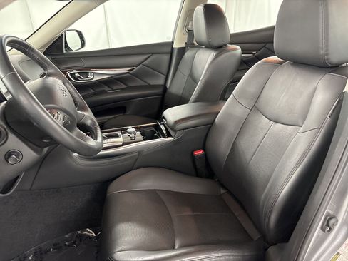 Used 2019 INFINITI Q70 Luxe image 5