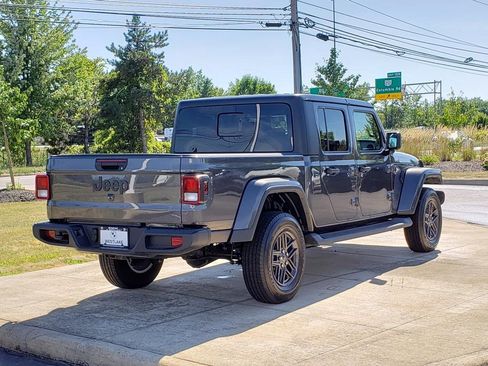 Used 2025 Jeep Gladiator Sport image 28