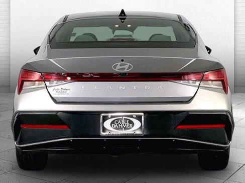 Used 2025 Hyundai Elantra SEL FWD image 3