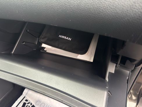 Used 2016 Nissan Rogue SV image 31