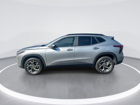 Used 2025 Chevrolet Trax LT w/ Driver Confidence Package FWD image 6