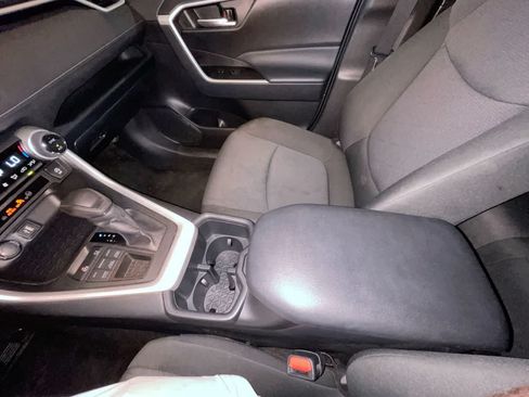 Used 2025 Toyota RAV4 XLE AWD/4WD image 20