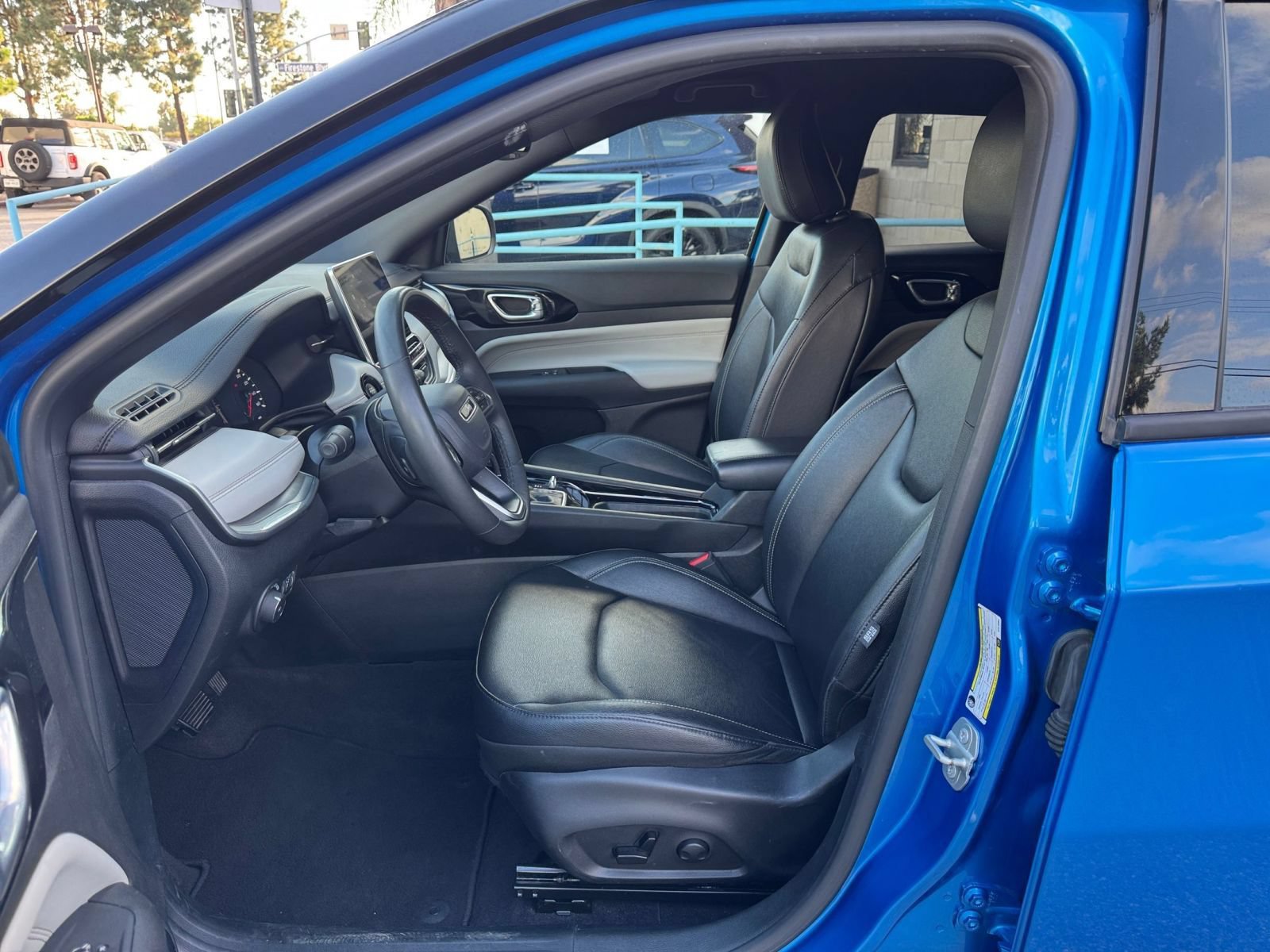 Used 2025 Jeep Compass Limited AWD/4WD image 27