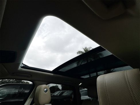 Used 2017 Land Rover Range Rover Sport HSE image 22