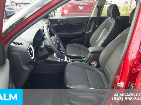 Certified 2025 Hyundai Venue Limited FWD image 14