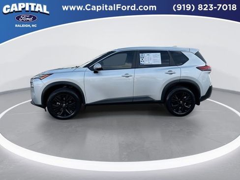Used 2022 Nissan Rogue SV image 5