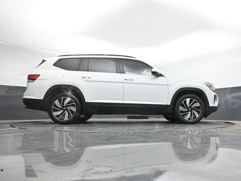 Used 2024 Volkswagen Atlas SE w/ Panoramic Sunroof Package image 44