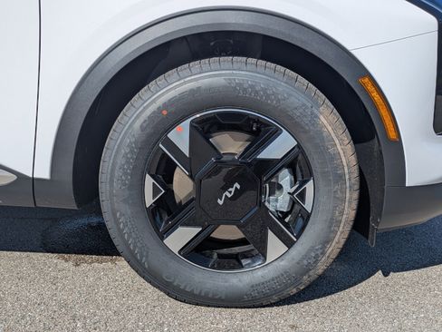 New 2026 Kia Sportage LX FWD image 11