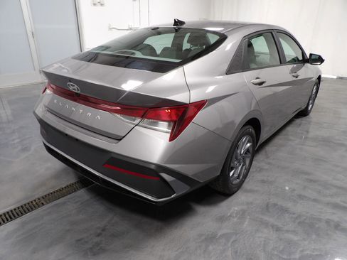 Used 2024 Hyundai Elantra SEL FWD image 5