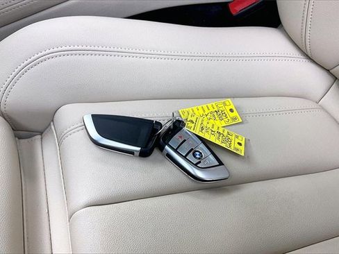 Used 2022 BMW X5 xDrive45e image 14