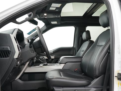 Used 2019 Ford F150 Lariat w/ Equipment Group 502A Luxury AWD/4WD image 20