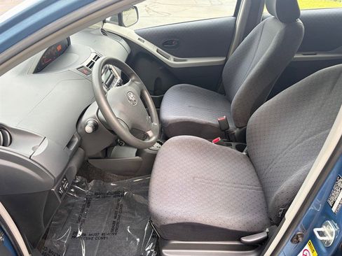 Used 2009 Toyota Yaris 4-Door Hatchback FWD image 37
