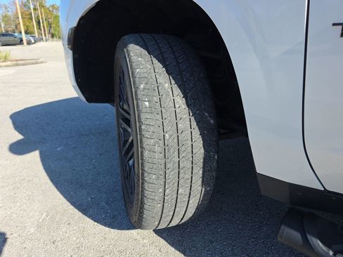 Used 2021 Chevrolet Tahoe Z71 image 35