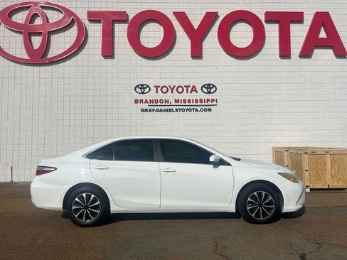 Used 2016 Toyota Camry LE image 4