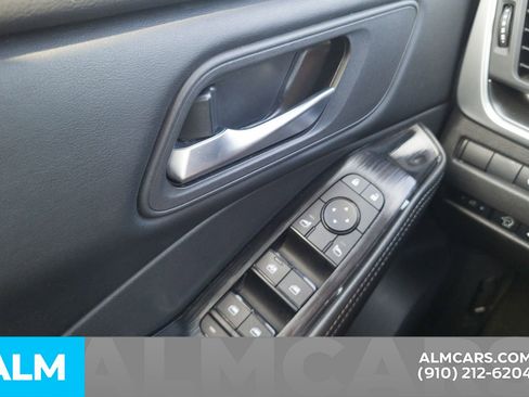 Used 2025 Nissan Rogue SV image 34