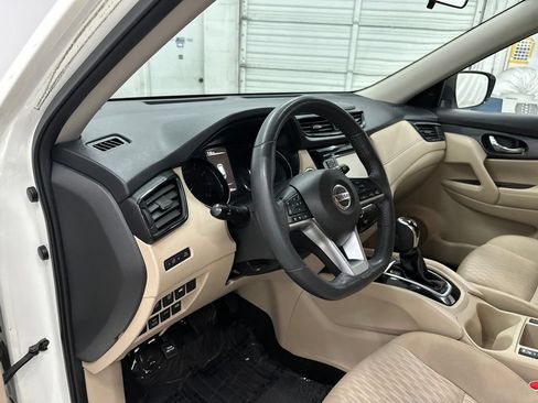 Used 2017 Nissan Rogue SV w/ SV Premium Package AWD/4WD image 10