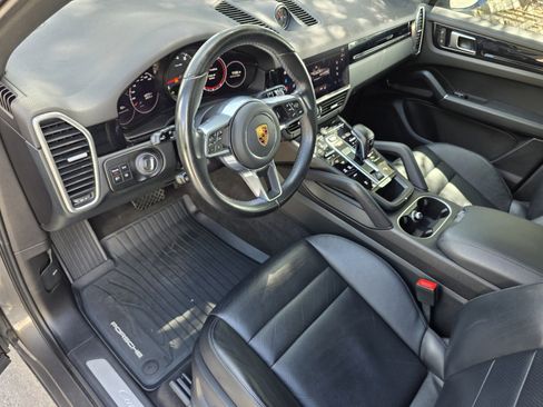 Used 2022 Porsche Cayenne AWD/4WD image 11