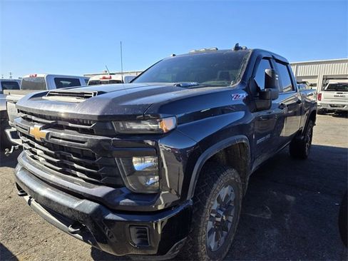 Used 2024 Chevrolet Silverado 2500 Custom w/ Custom Value Package image 10