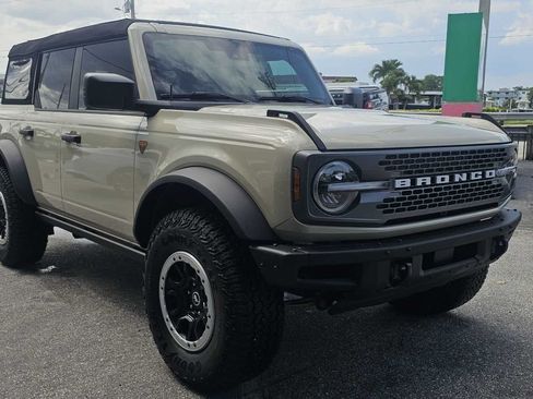 Used 2025 Ford Bronco Badlands w/ Sasquatch Package AWD/4WD image 7