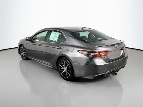 Used 2021 Toyota Camry SE FWD image 5