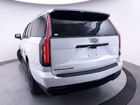 Used 2025 Cadillac Escalade ESV Sport w/ LPO, ONYX Package AWD/4WD image 11
