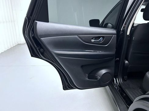 Used 2019 Nissan Rogue SV w/ Sun & Sound Touring Package AWD/4WD image 20