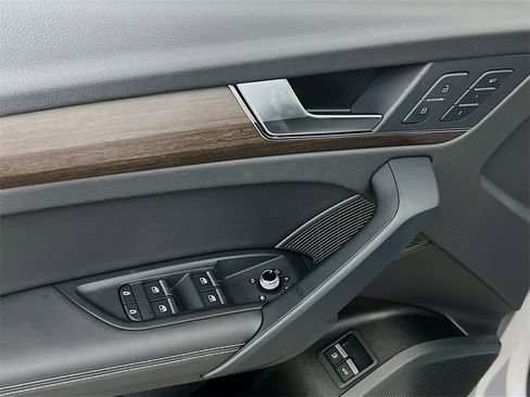 Used 2023 Audi Q5 e Premium Plus w/ Premium Plus Package image 20