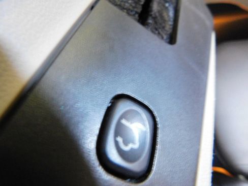 Used 2018 Dodge Grand Caravan SXT image 12