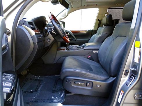 Used 2019 Lexus LX 570 4WD w/ Luxury Package image 12