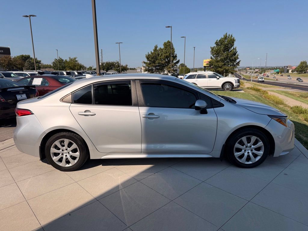 Used 2021 Toyota Corolla LE FWD image 9