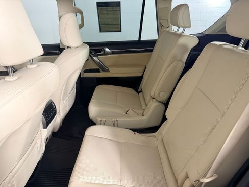 Used 2023 Lexus GX 460 Premium w/ Accessory Package AWD/4WD image 24