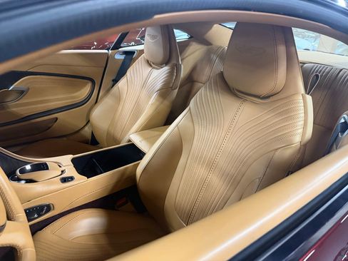 Used 2017 Aston Martin DB11 V12 RWD image 5