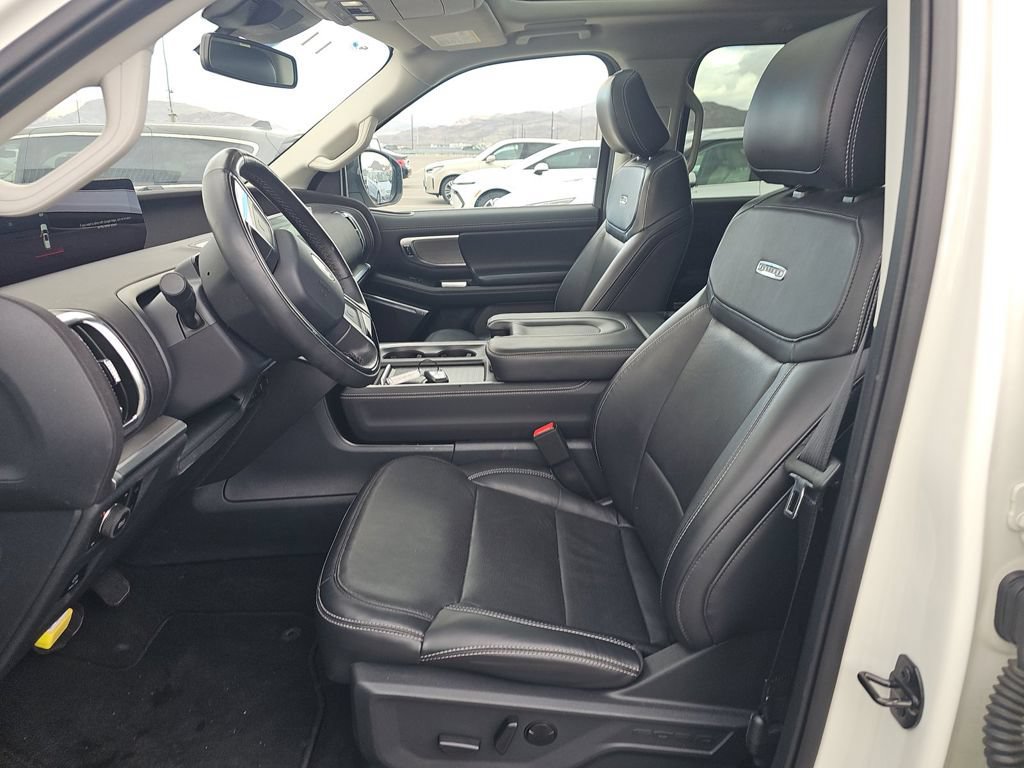 Used 2025 Ford Expedition Max Platinum w/ Driver's Package AWD/4WD image 8