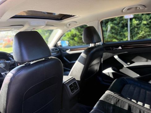 Used 2015 Volkswagen Passat TDI SEL Premium image 35