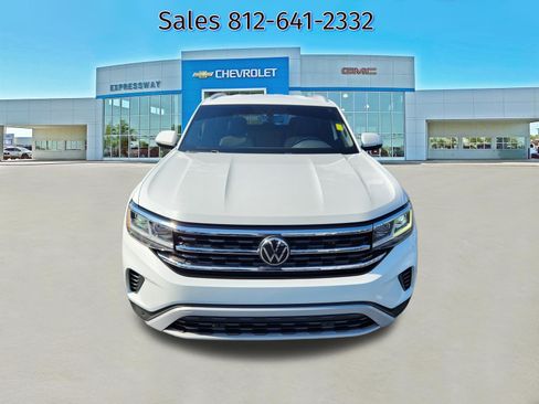 Used 2023 Volkswagen Atlas Cross Sport SE w/ Black Wheel Package AWD/4WD image 2