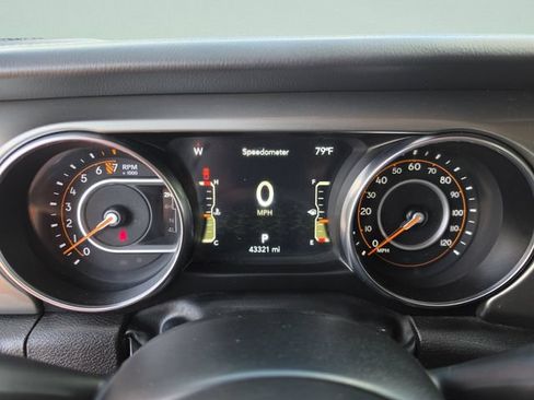 Used 2023 Jeep Gladiator Overland w/ Trailer Tow Package AWD/4WD image 38